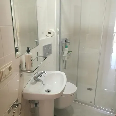 Close From The And Centre Of דירה *